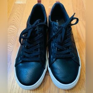 Old Navy Big Boys/Girls Faux Leather Sneakers Tie Shoe Black Size 6, Excellent